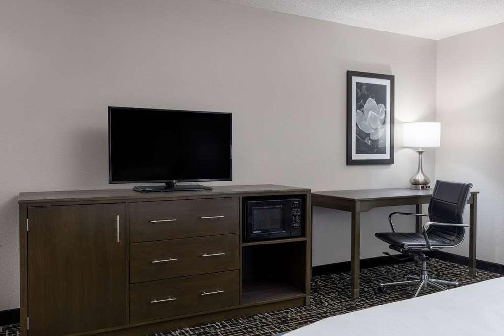 La Quinta By Wyndham Covington Hotel Room photo