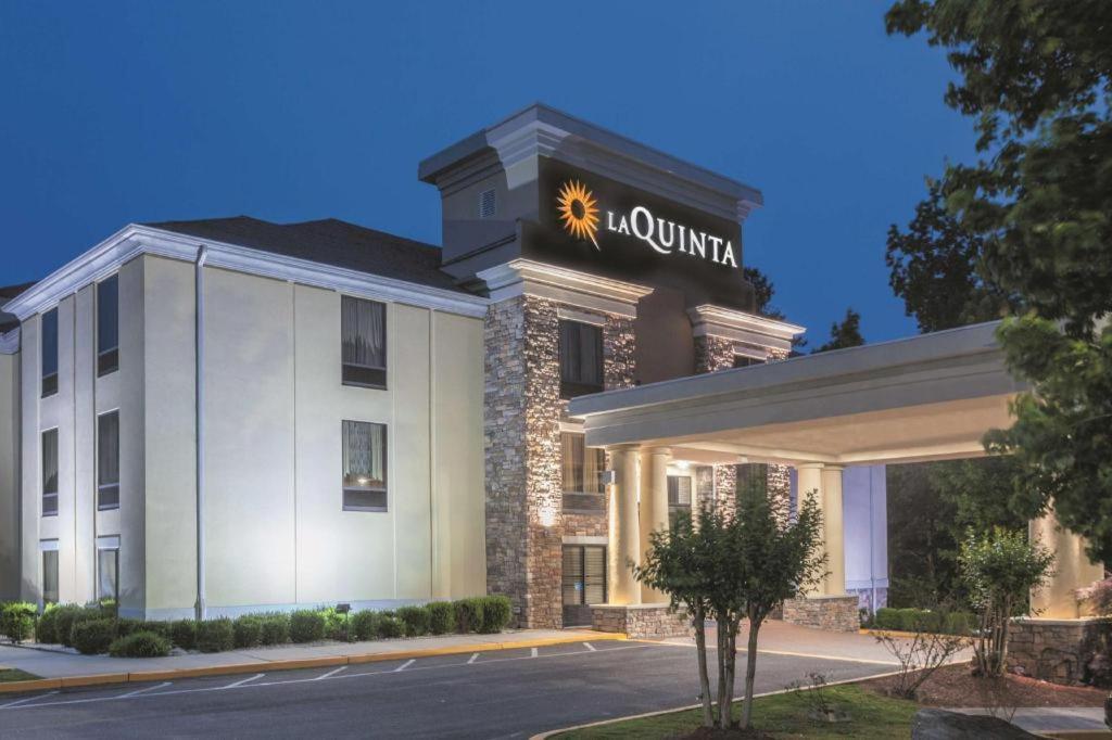 La Quinta By Wyndham Covington Hotel Exterior photo