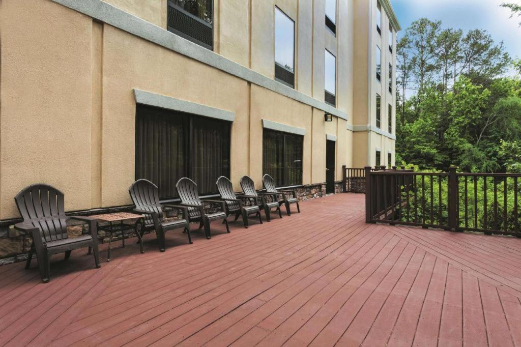 La Quinta By Wyndham Covington Hotel Exterior photo