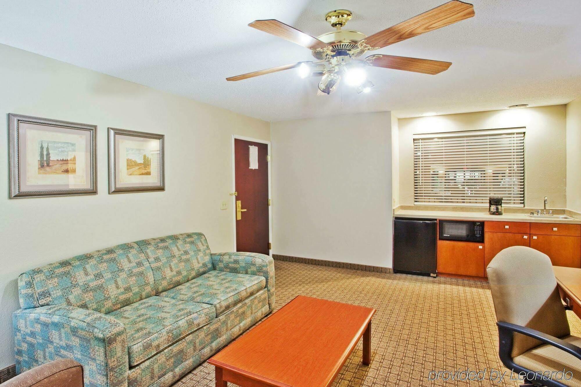La Quinta By Wyndham Covington Hotel Exterior photo